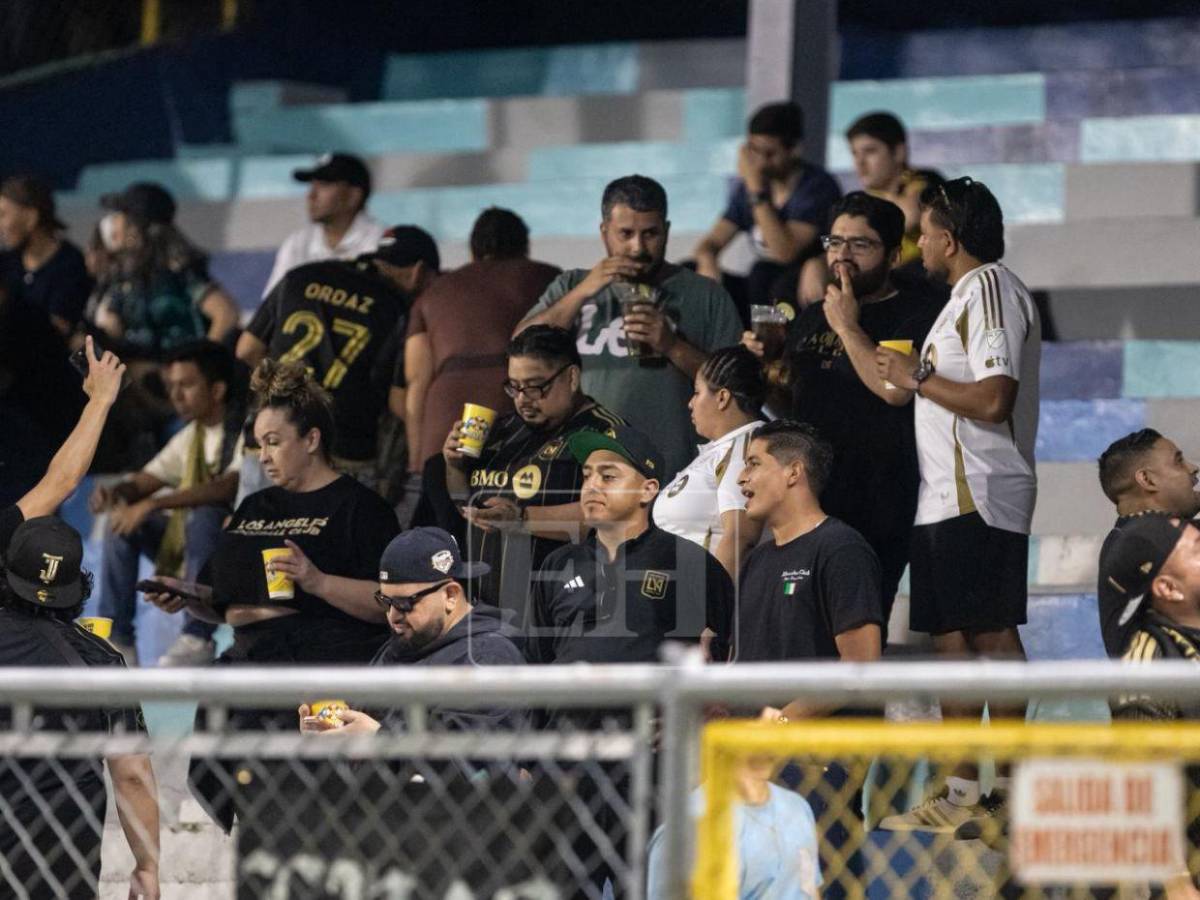 Locura por Son, bellas chicas y fiesta aurinegra: ambientazo previo al Real España-LAFC