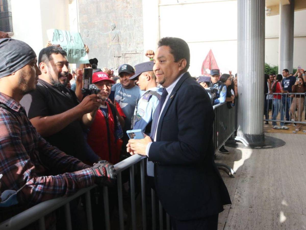 ¿Quiénes son los diputados de la comisión que investigará la renuncia de Ana Paola Hall?