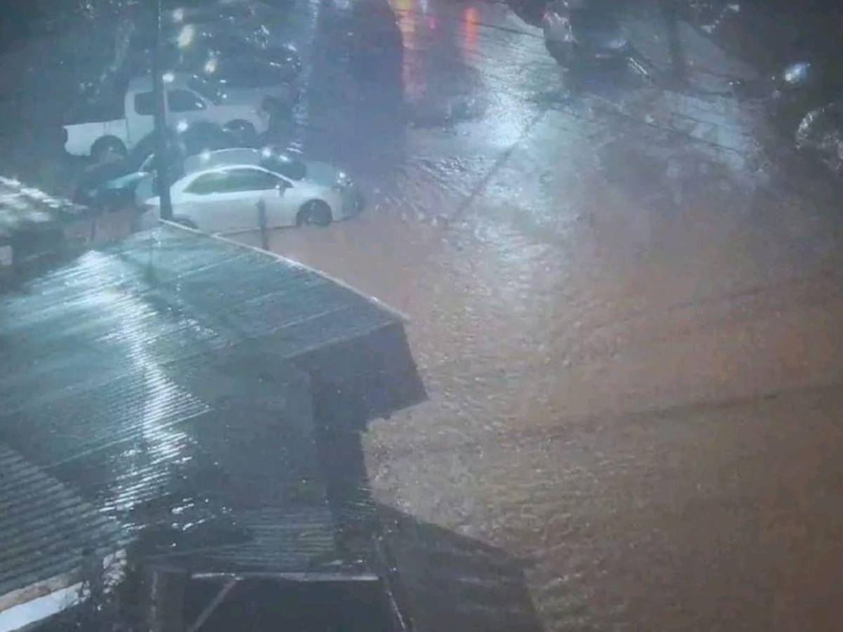 ¡Alerta en Tegucigalpa! Fuertes lluvias dejan inundaciones y calles bloqueadas