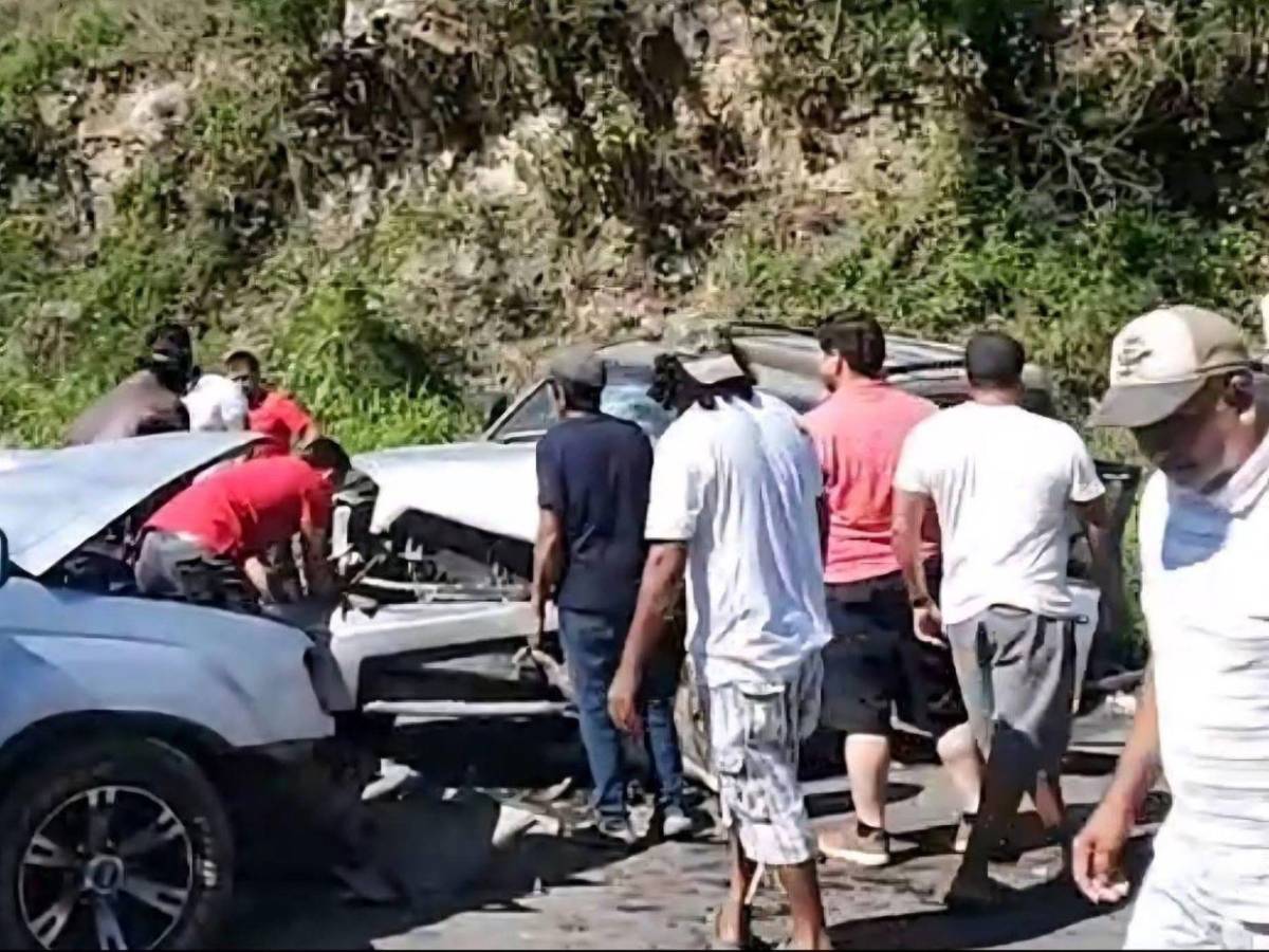 Murió uno de los conductores: imágenes del fatal accidente en Quimistán, Santa Bárbara