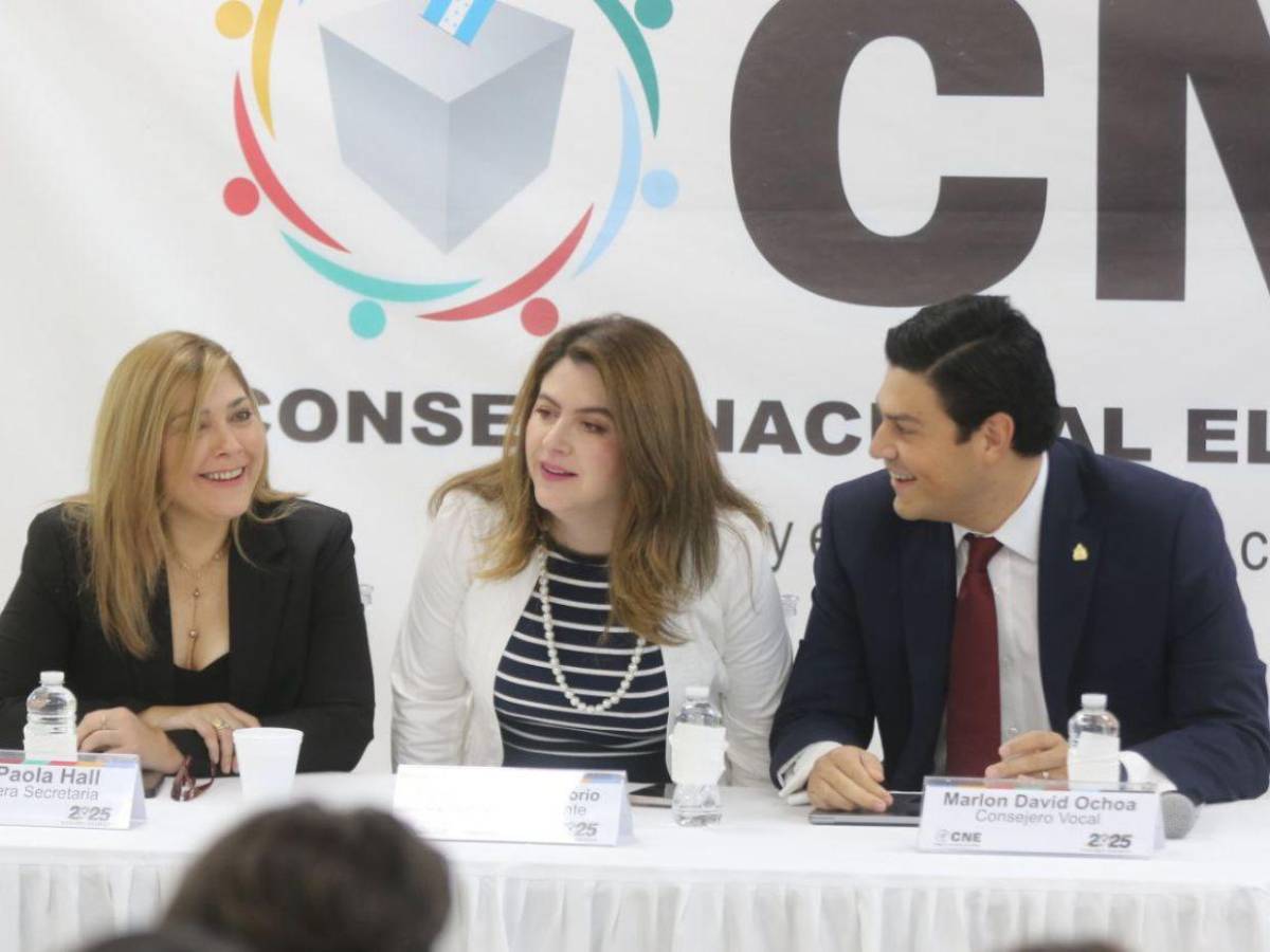 Entre risas y armonía, consejeros del CNE reciben ofertas para el TREP