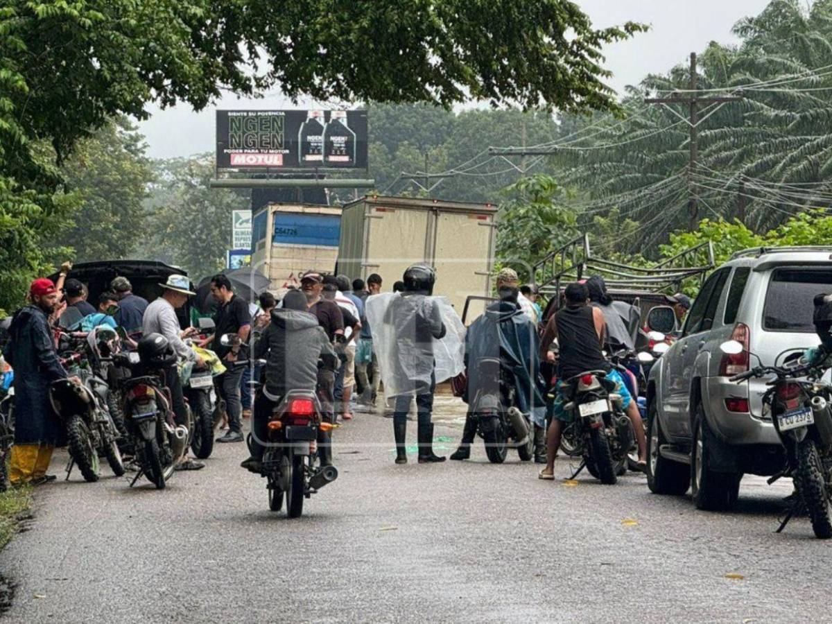 Río Leán se desborda y provoca inundaciones y damnificados en Atlántida