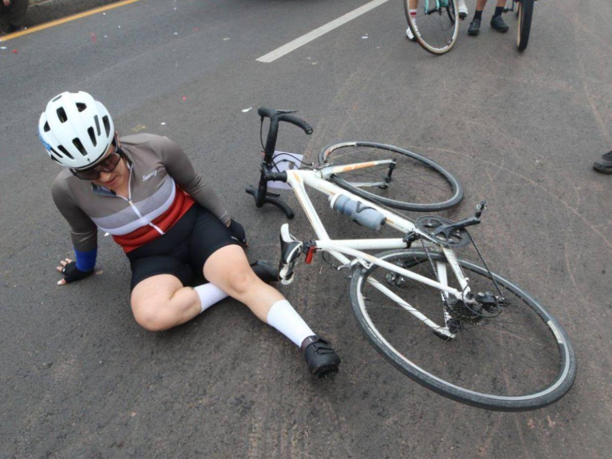 Caídas, alegría y pasión: así se vivió la decimocuarta edición de la Vuelta Ciclística EL HERALDO