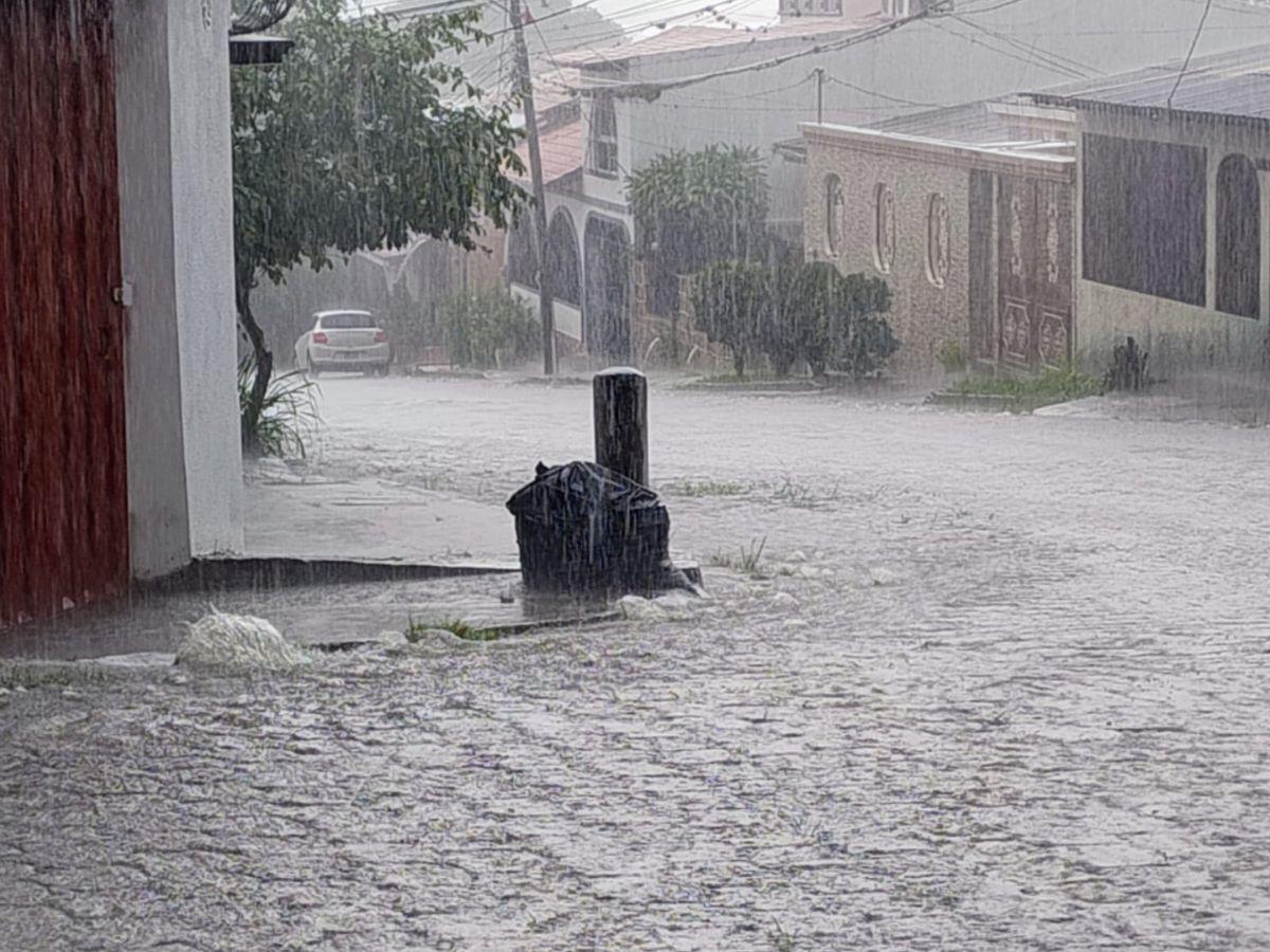 Las imágenes de las intensas lluvias que azotan la capital