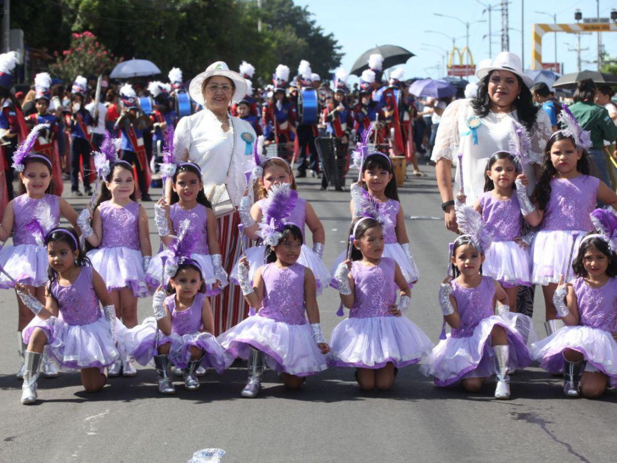 Así fue el desfile de prebásica en el bulevar Kennedy: color, música y alegría infantil