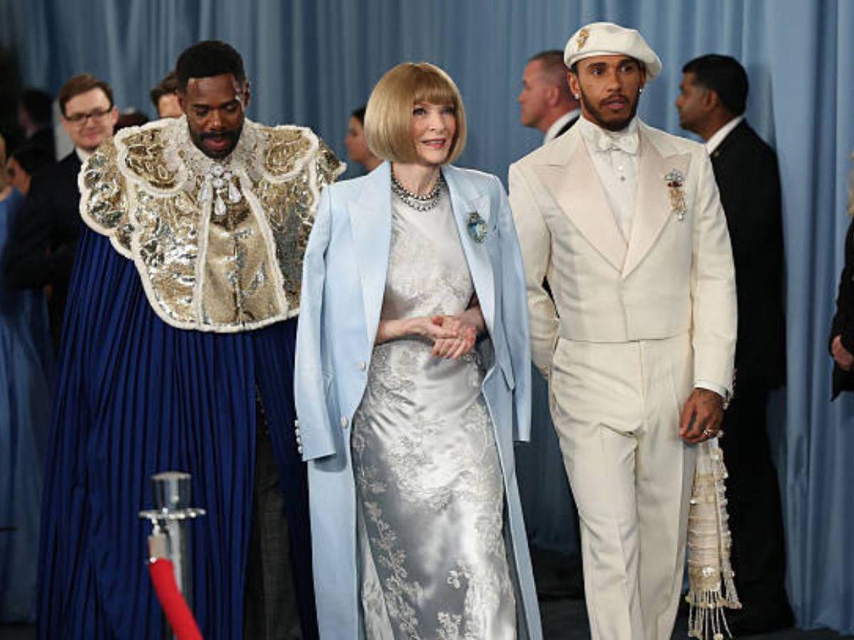 Así fue el elegante atuendo de Lewis Hamilton en la Met Gala 2025