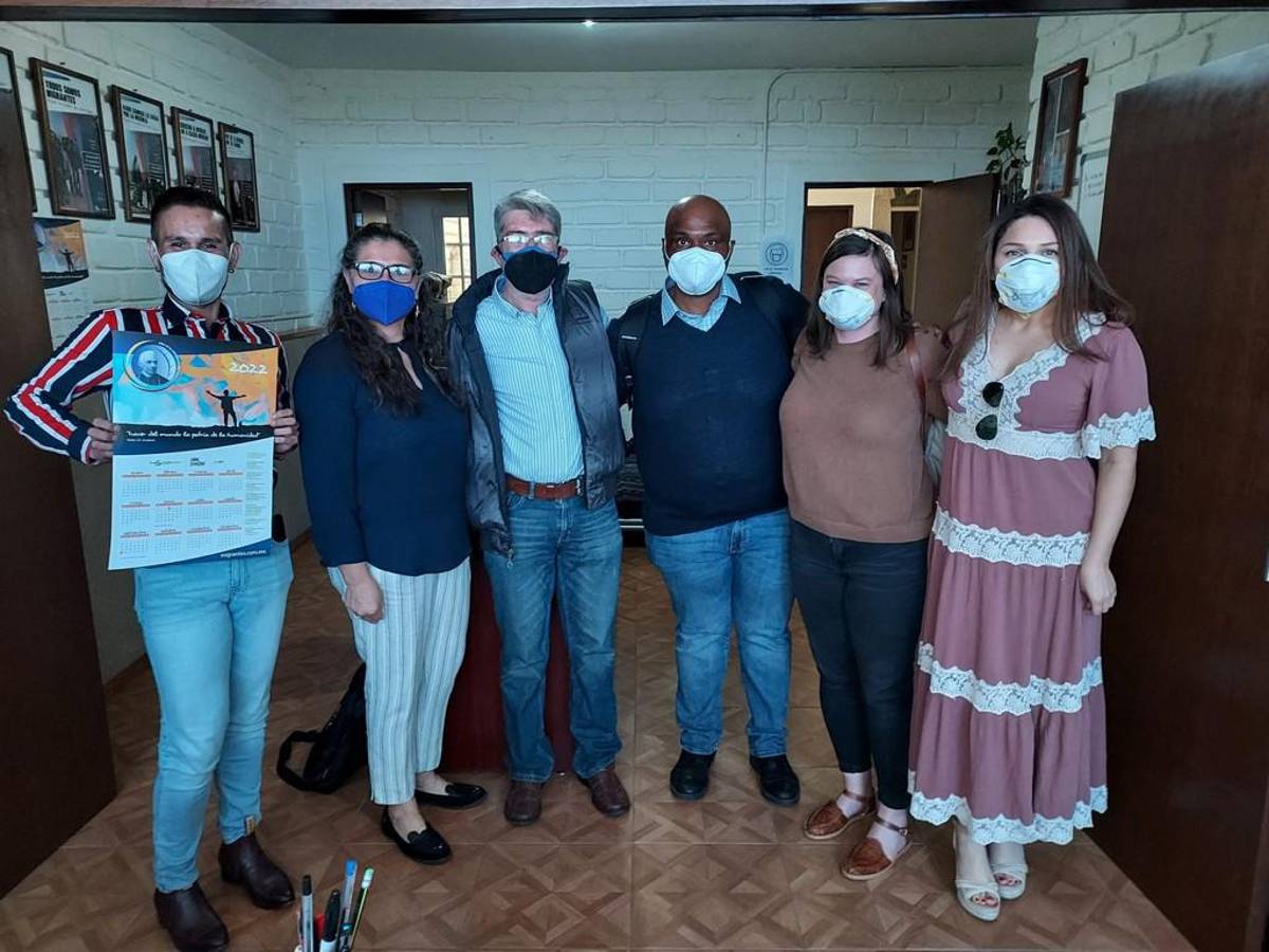 También ha trabajado junto al programa de migración con la organización The Rhizome Center for Migrants en Guadalajara y la organización Casa del Migrante Scalabrini.