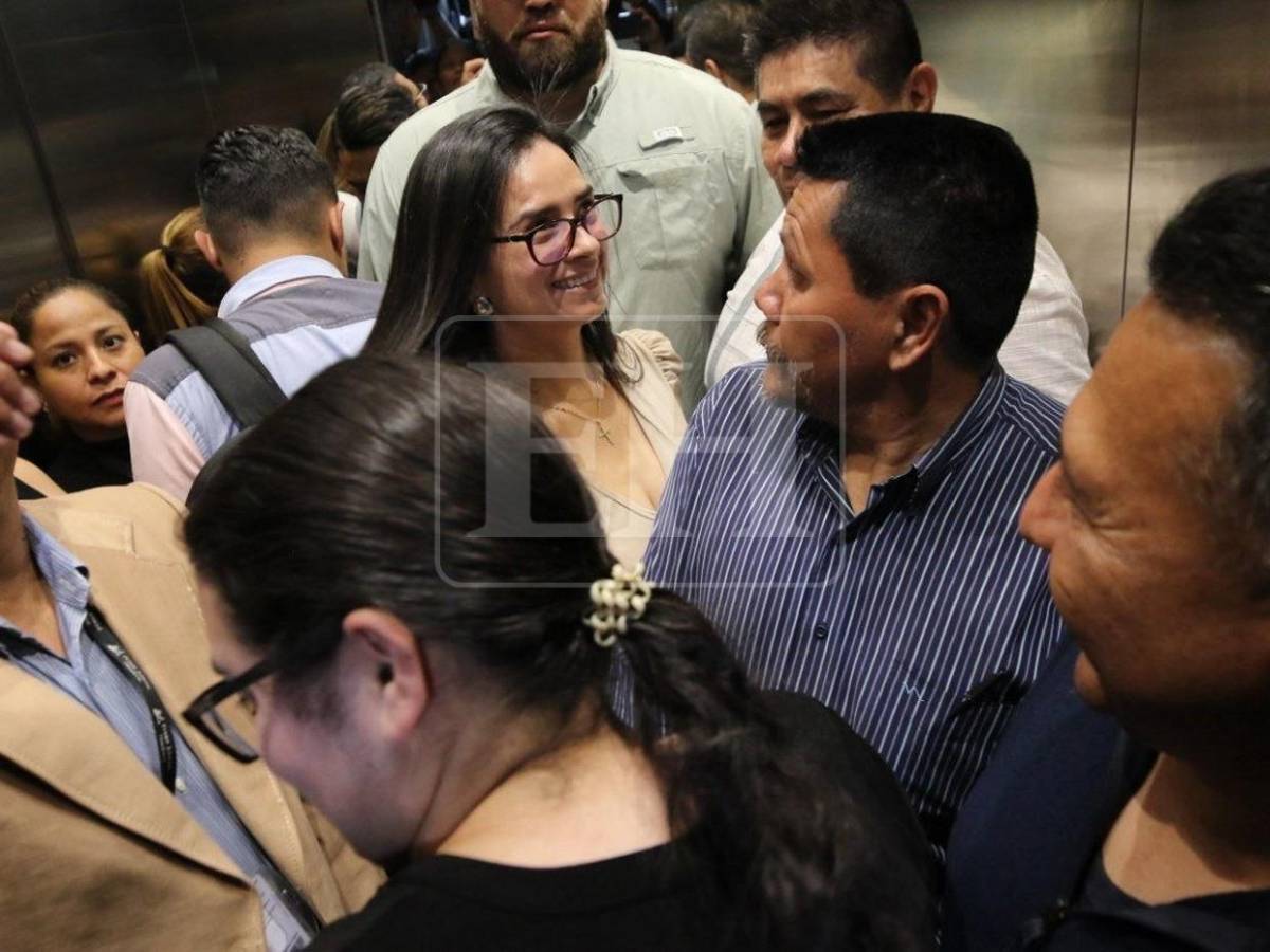 Oro por todos y los bendigo: Iris Cuéllar tras firmar libro de asistencia en la CSJ