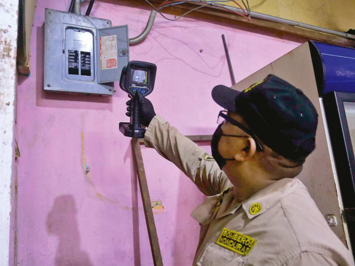 Antes de salir de casa e irse de viaje tome en cuenta estos consejos de los bomberos