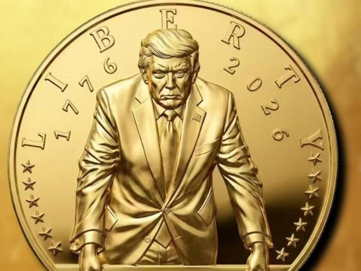 De monedas hasta pasaportes: la obsesión de Trump por plasmar su imagen