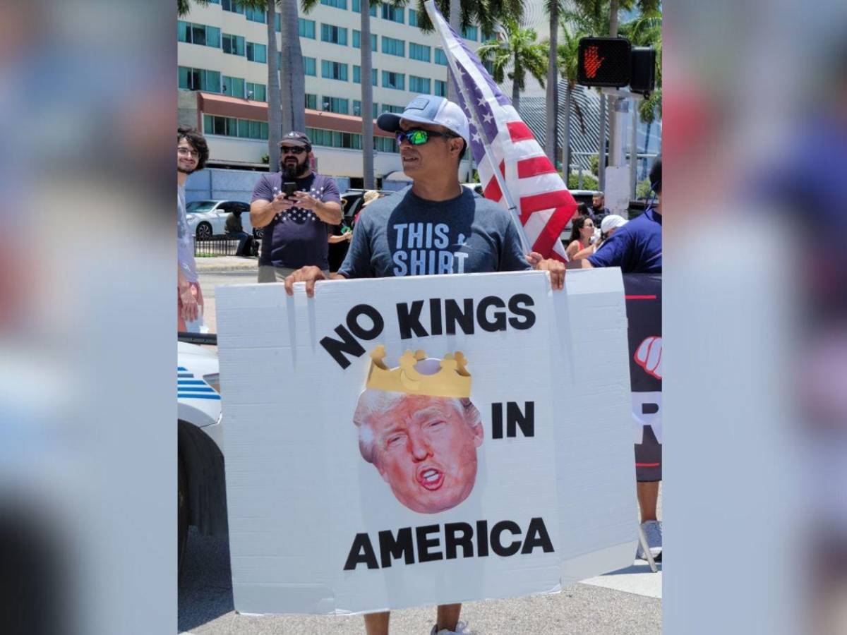 En diferentes ciudades y hasta en la casa de Trump: miles protestan contra redadas En diferentes ciudades y hasta en la casa de Trump: miles protestan contra redadas