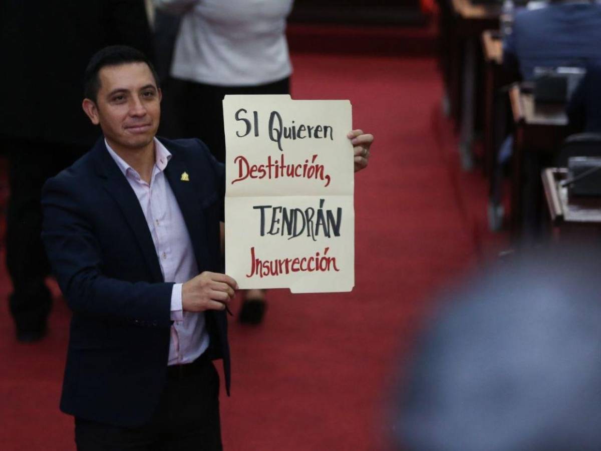 Diputados de Libre protestan previo a sesión para conocer denuncias de juicio político