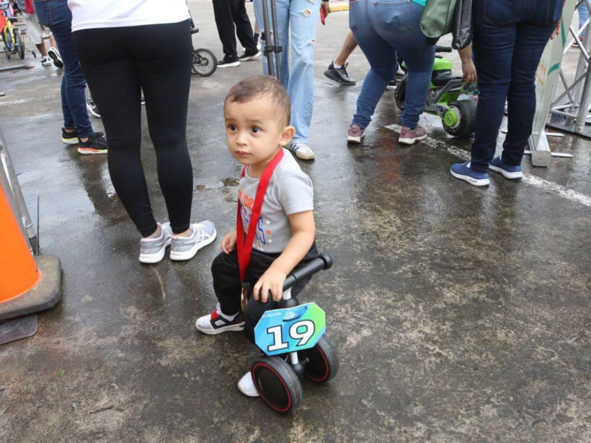 Pequeños brillan con entusiasmo en la Vuelta Infantil 2025