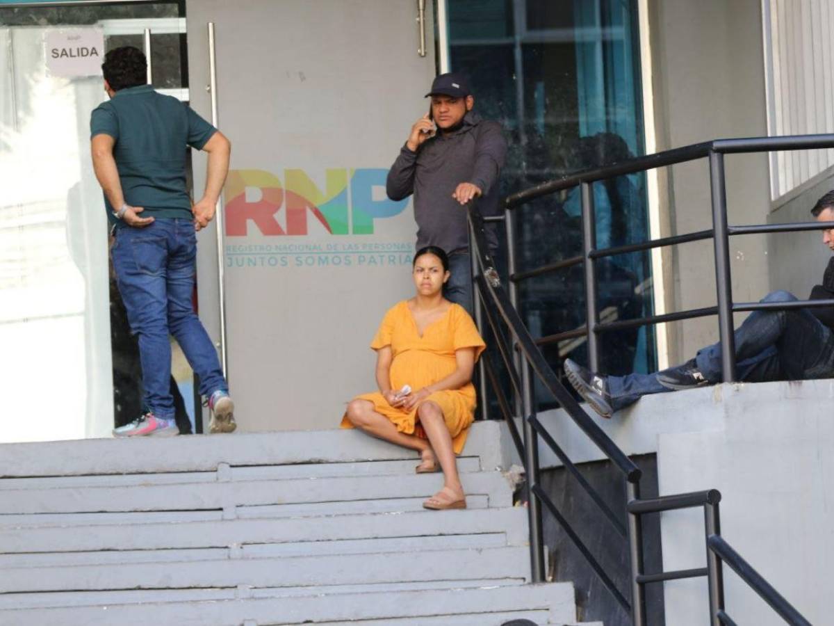 En la recta final de las elecciones, hondureños acuden el RNP para obtener su DNI