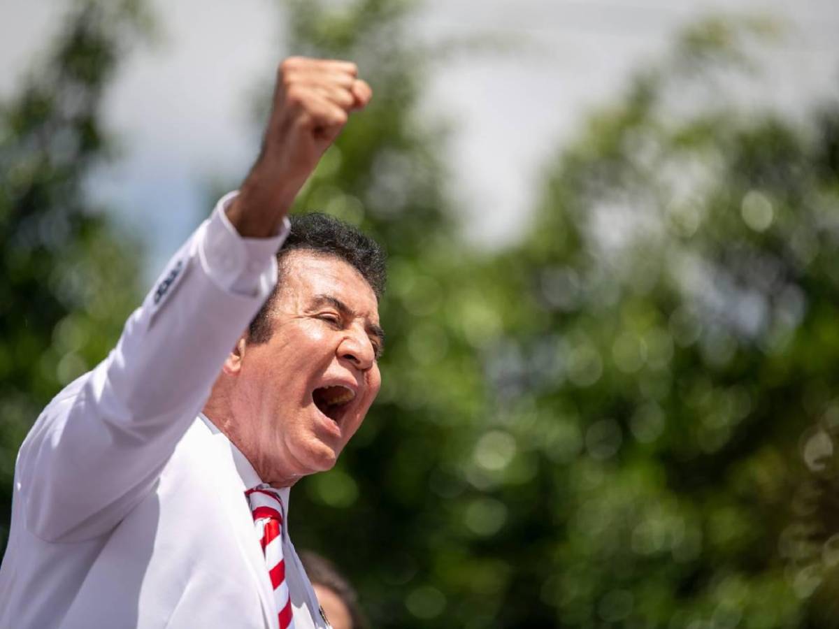Salvador Nasralla culpa a espíritus malignos de no haber narrado el Honduras vs Surinam