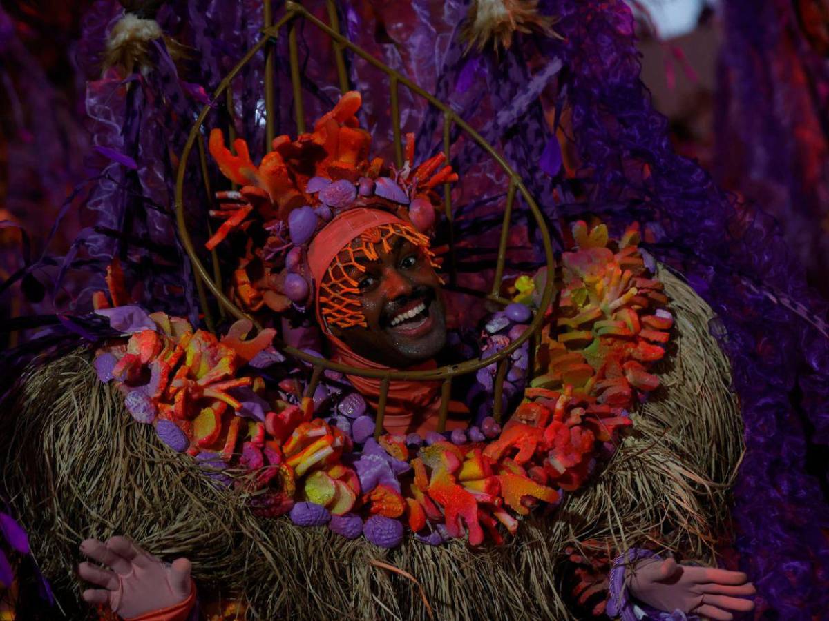Carvanal 2025: Escuelas de samba destacan la herencia africana en Brasil