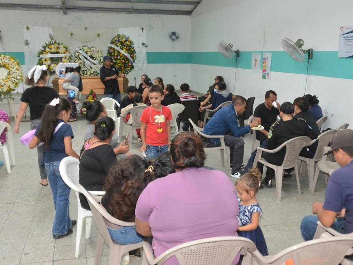 Le pido a Dios que me dé fuerzas: lágrimas y luto en velorio de Yuli Solórzano, oficial asesinada por su pareja