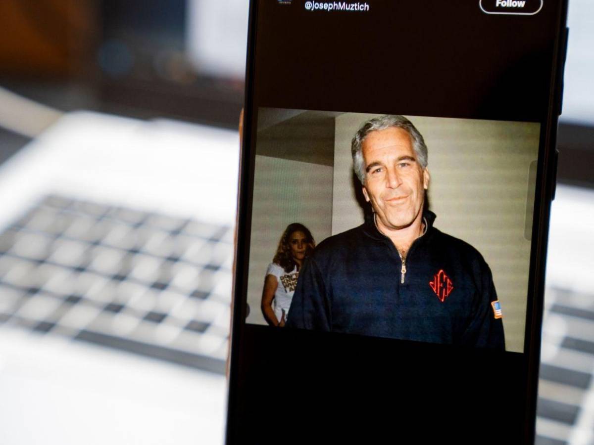 Gracias por cuidarme: Destapan visitas de Ferguson a Epstein mientras él cumplía condena
