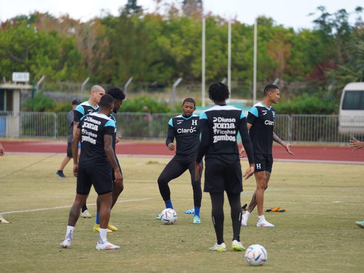 Con una duda en su once, Honduras hizo reconocimiento de cancha en Bermudas