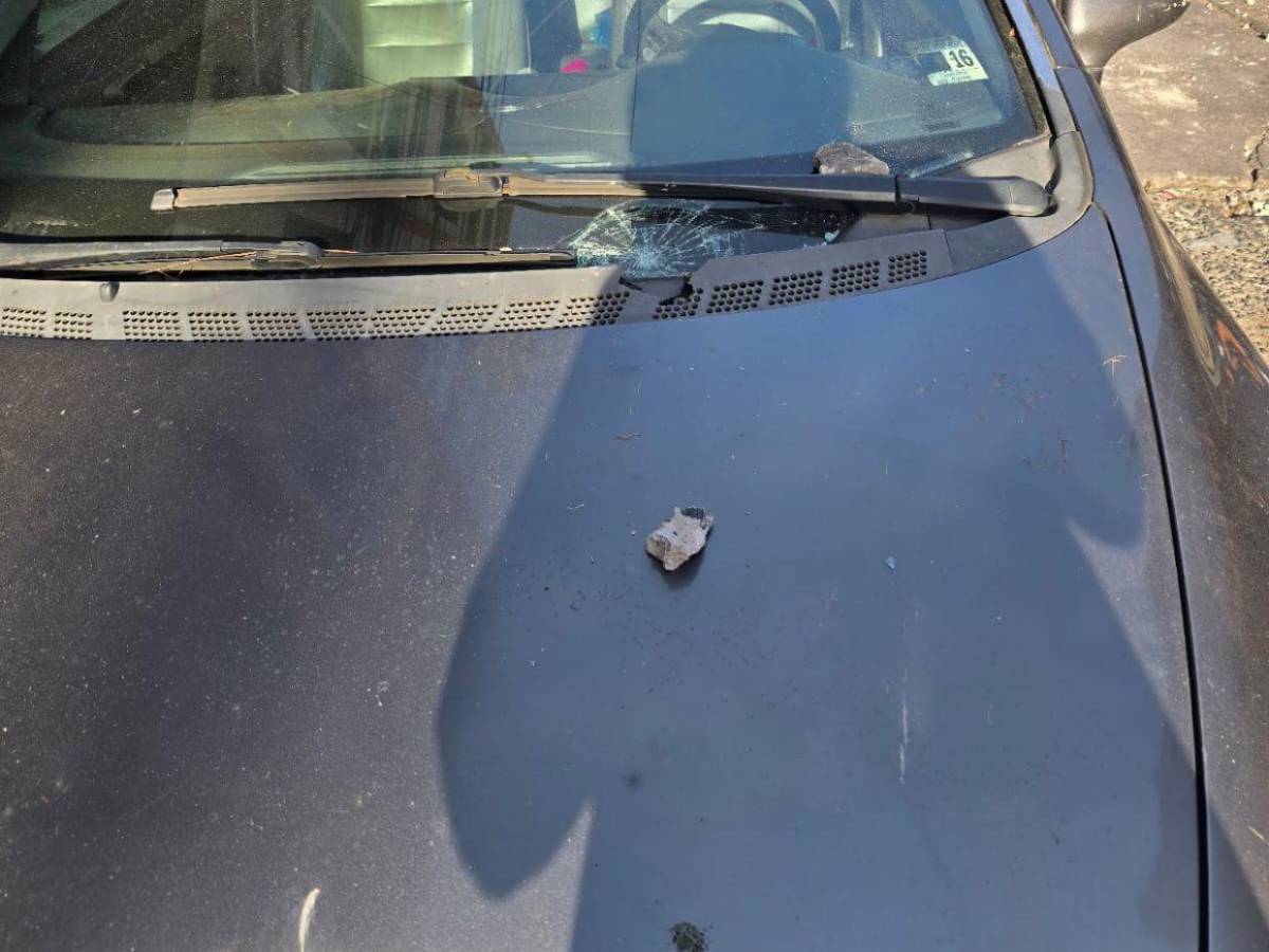 Destrozos a la propiedad privada tras lluvia de piedras y balazos antes del Motagua vs Olimpia