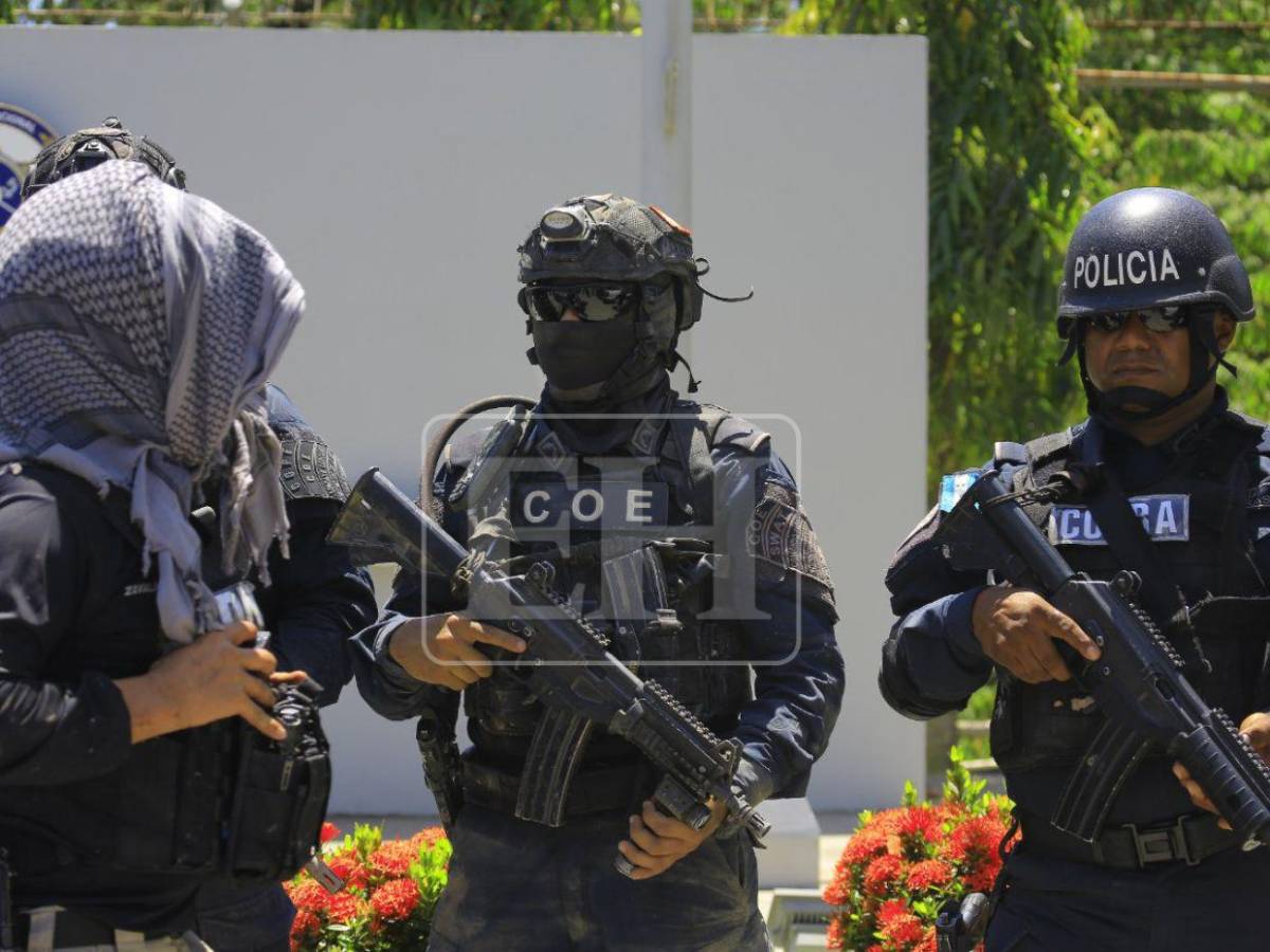 Armas, drogas e indumentaria policial: lo que decomisaron a líder de “La Kleivona”