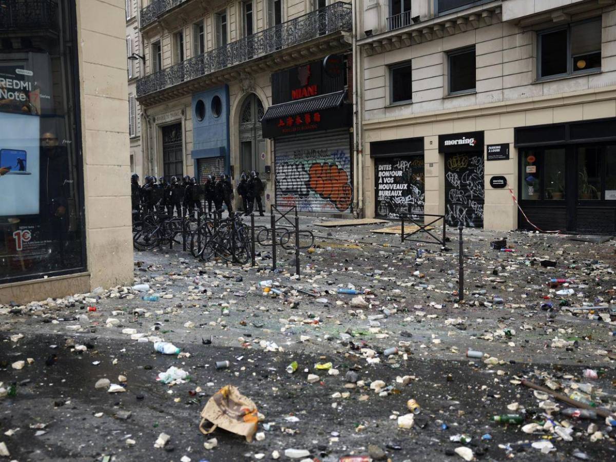 400 personas detenidas en otra jornada de protesta masiva en Francia