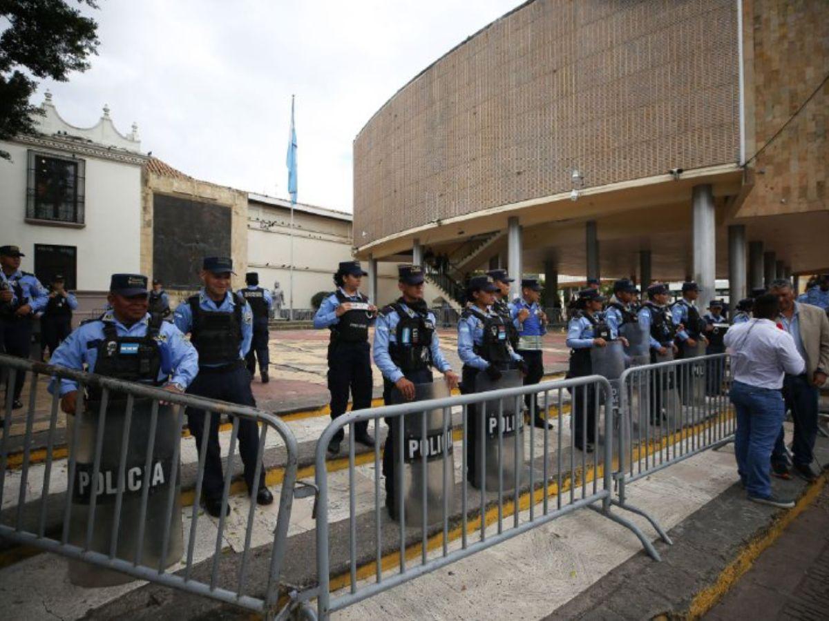 Oposición denuncia bloqueo policial en el Congreso Nacional de Honduras