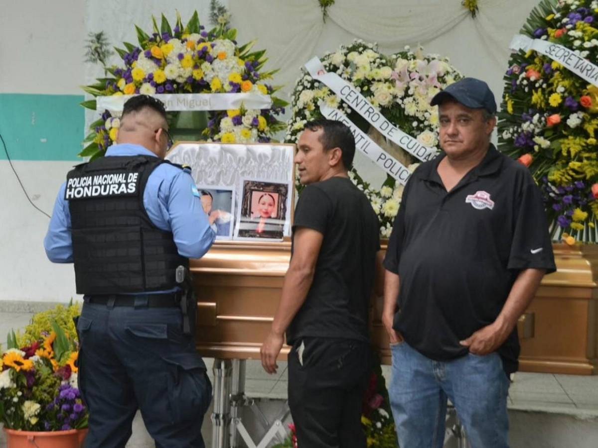 Le pido a Dios que me dé fuerzas: lágrimas y luto en velorio de Yuli Solórzano, oficial asesinada por su pareja