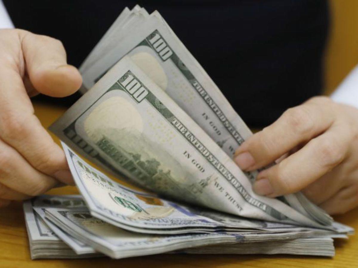 ¿Cuánto requiere Honduras en reservas para las importaciones mensuales?