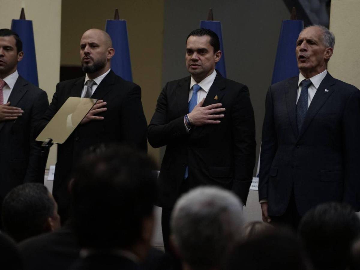 Ambiente en las afueras del Congreso Nacional previo al inicio de primera legislatura