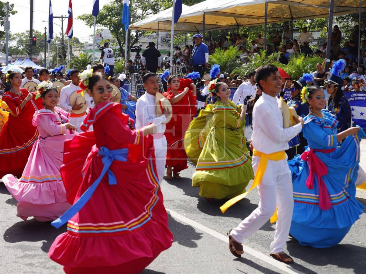 Colores vibrantes, alegría y orgullo patrio llenan las calles de Honduras este 15 de septiembre