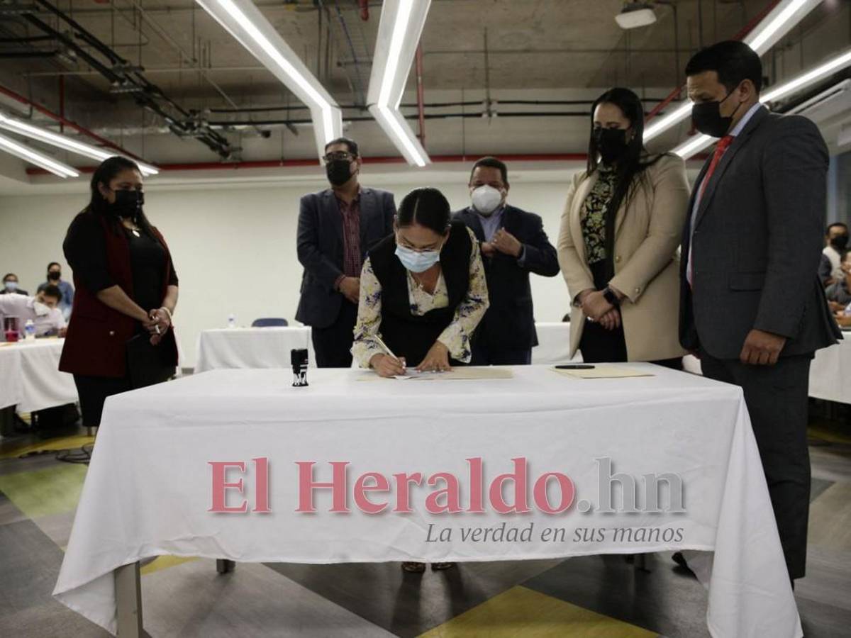 Salario mínimo 2022-2023 en Honduras: trabajadores recibirán aumentos desde 374 a 992 lempiras mensuales