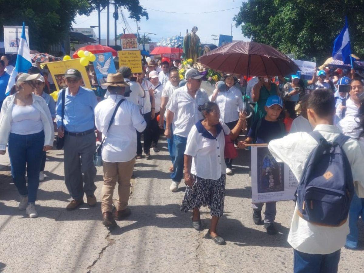 Caminata de iglesias en Gracias, Lempira: cientos de personas oran por la democracia y la paz