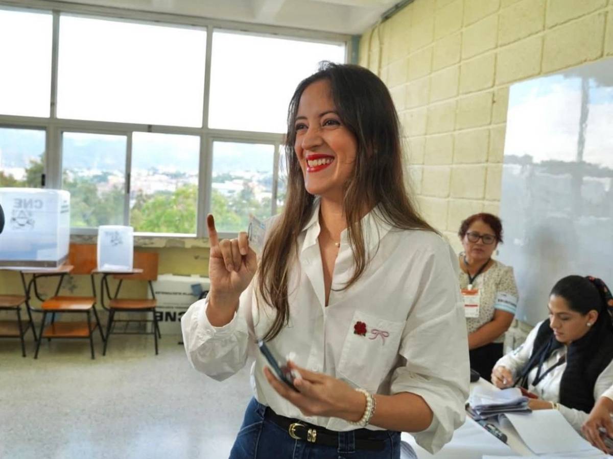 Personalidades hondureñas acuden a las urnas en histórica jornada