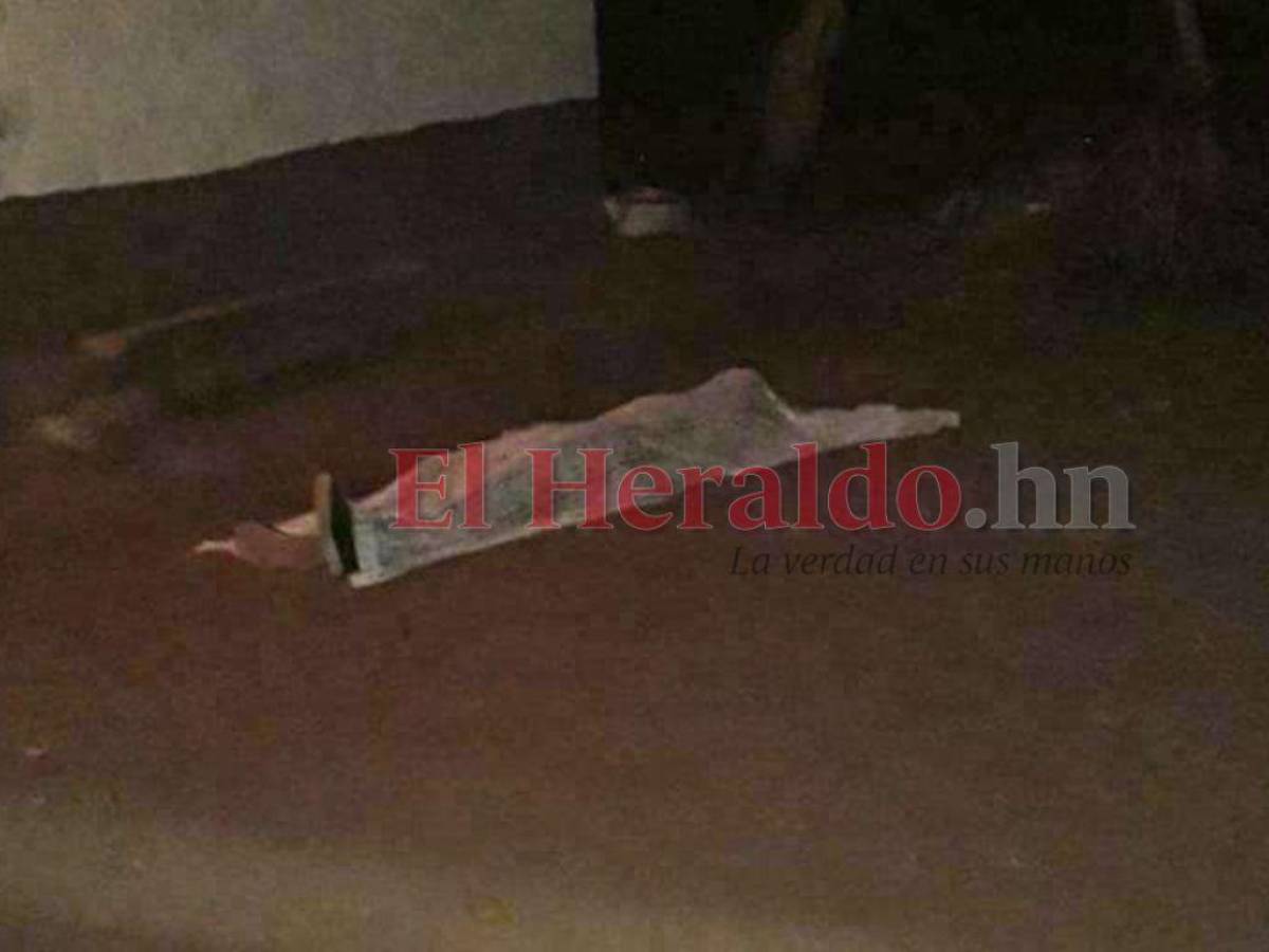 Tirado en la calle fue encontrado el cadáver de Kevin Fernando Rodríguez.