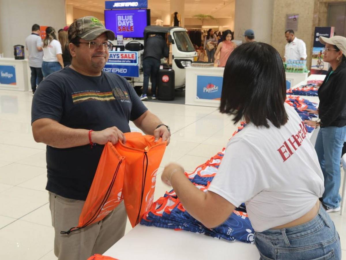 Entrega de kits en el arranque de la Vuelta EL HERALDO 2025, que reúne a mil ciclistas en Honduras