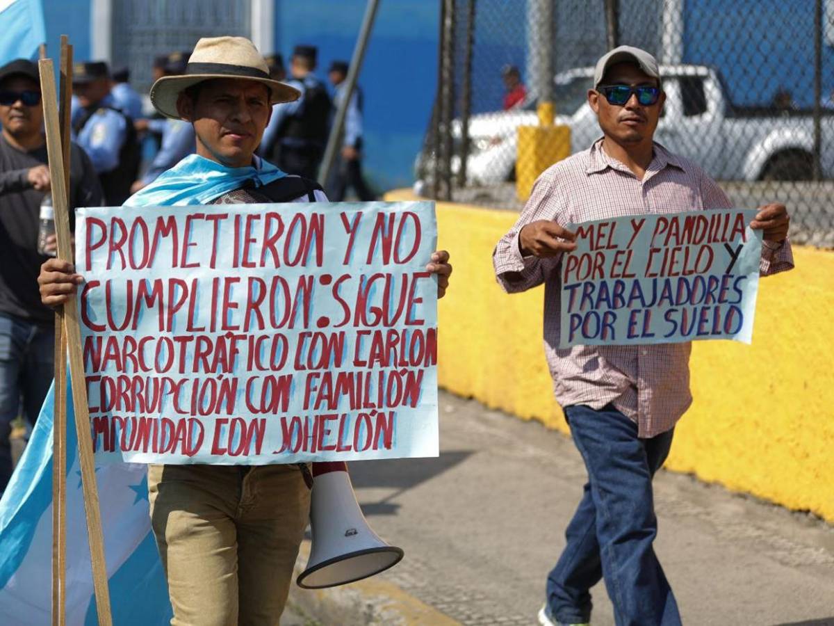 Las pancartas de exigencias y promesas incumplidas en marcha del Día del Trabajador