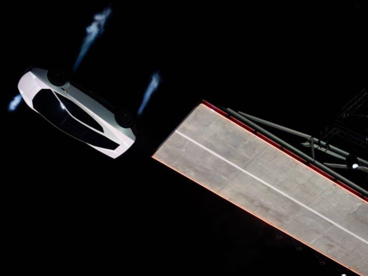 Parece sacado de “Volver al futuro”: así funciona el nuevo Tesla de Elon Musk