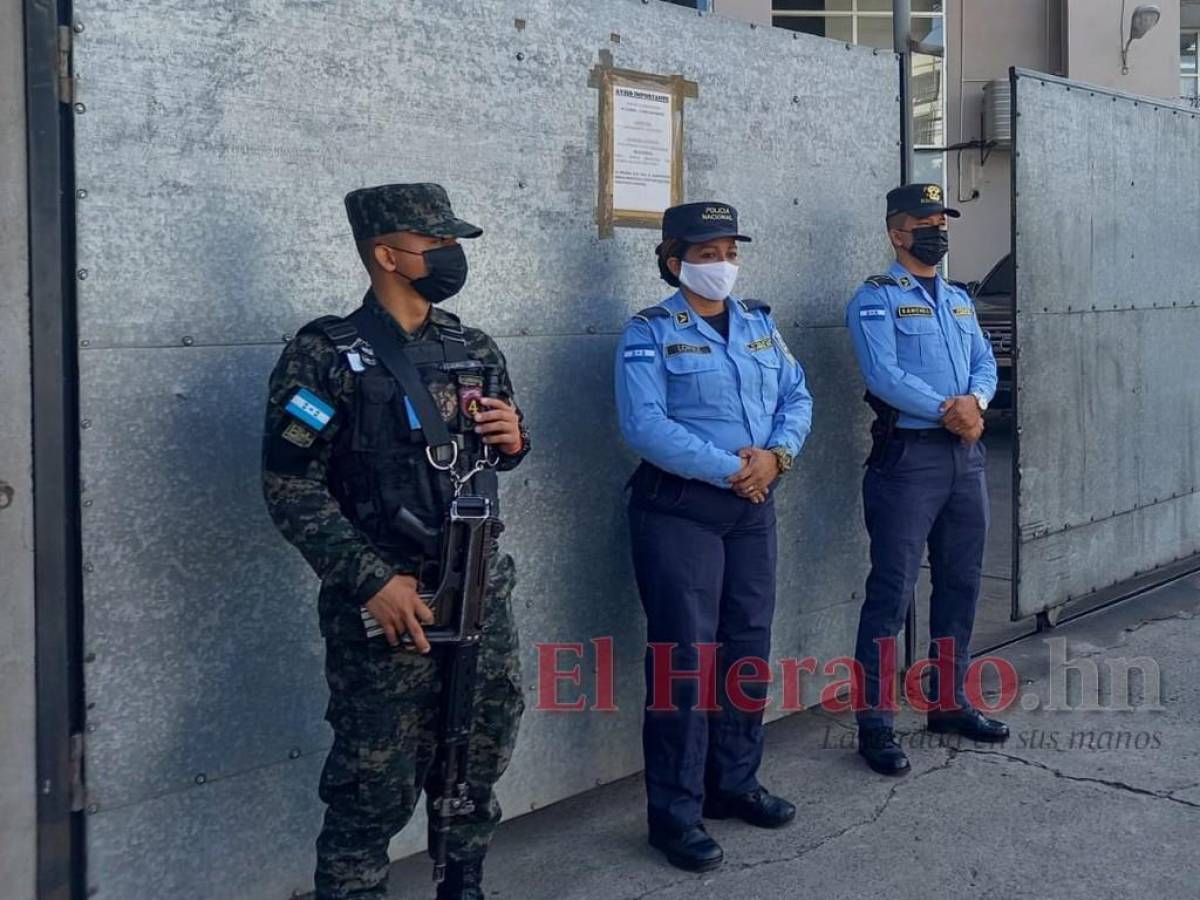 De portación ilegal de armas acusan a joven que había sido señalado en masacre