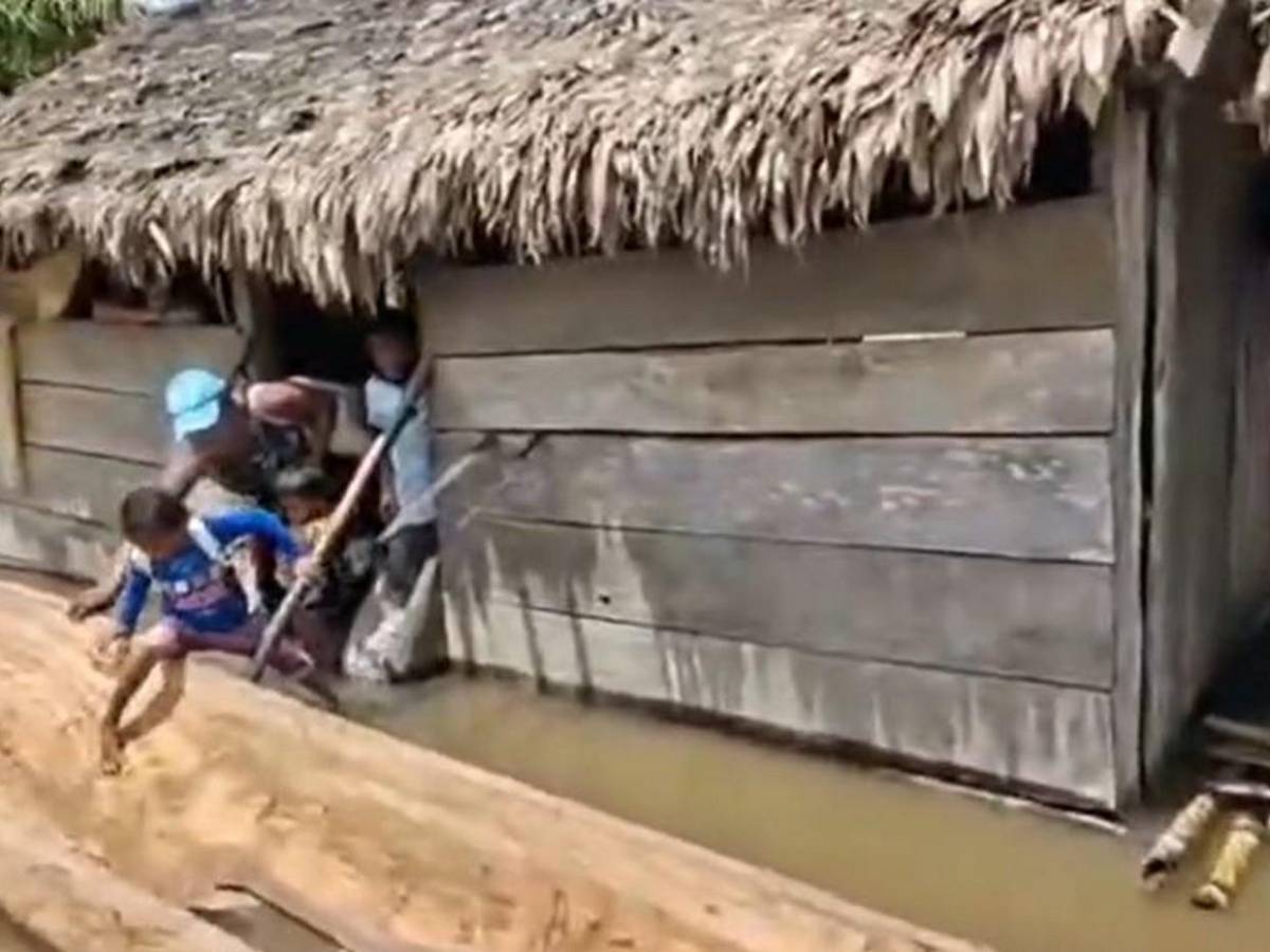 Evacúan a 146 personas, entre ellos 82 niños, por crecida de río Kruta en Gracias a Dios