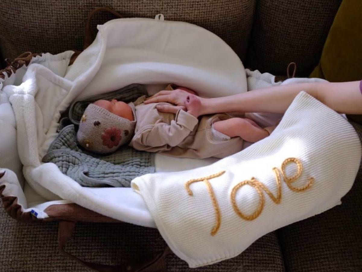 Lily Collins se convierte en madre: da la bienvenida a su primera hija, Tove Jane