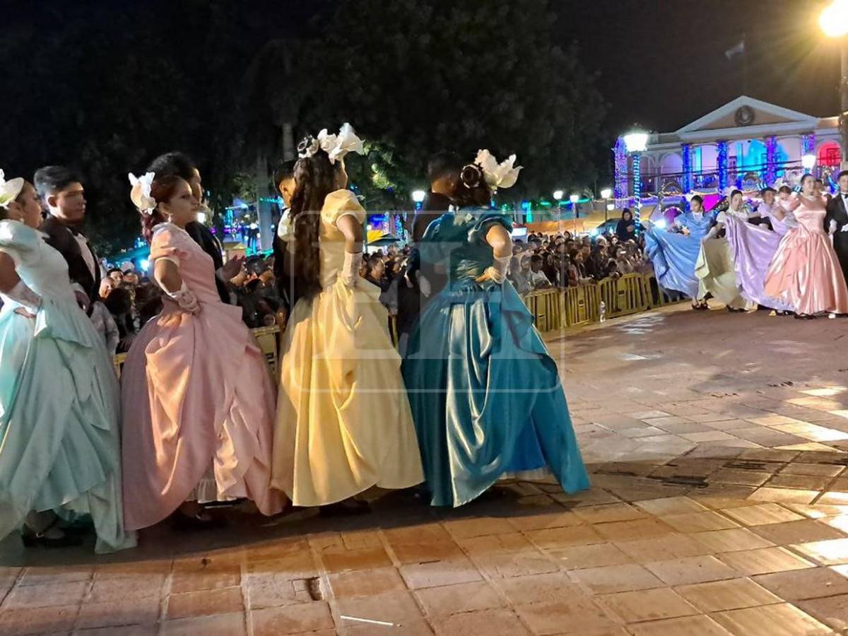 Comayagua recibe 2026 con luces frente a su icónica catedral