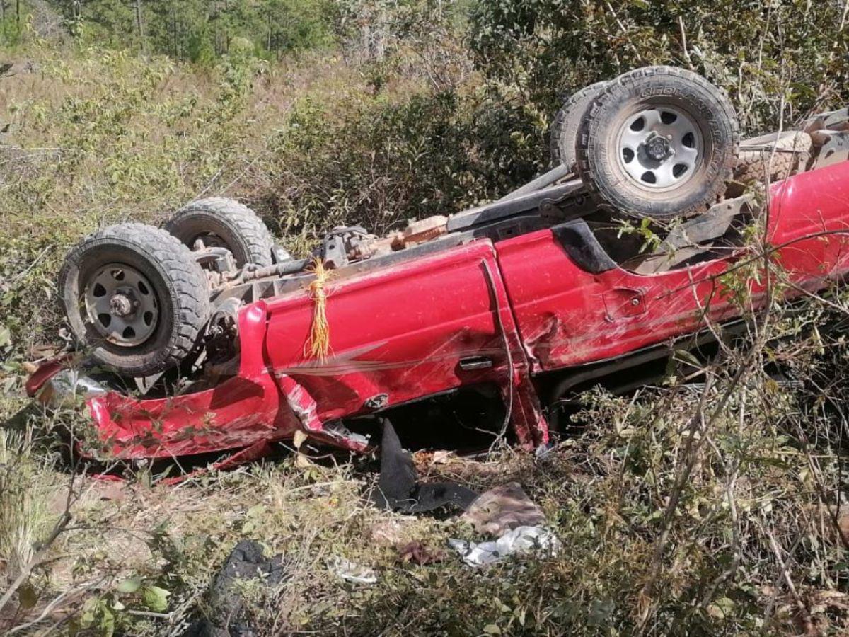 Dos menores de edad mueren tras volcarse automóvil que conducía adolescente de 15 años
