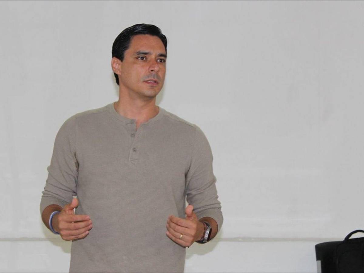 ¿Quiénes son los diputados más atractivos que ganan un curul, según la IA?