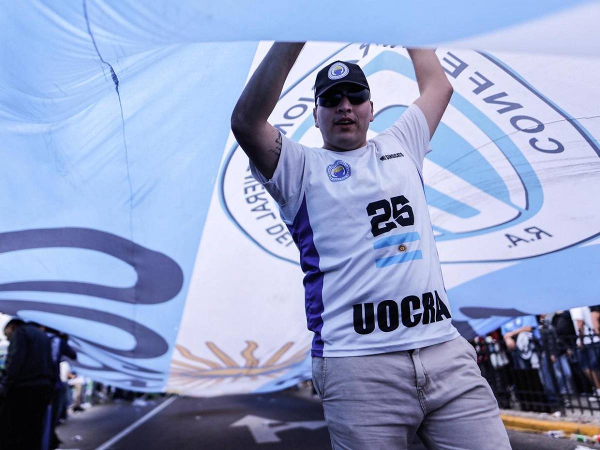 Masiva marcha sindical en Argentina contra Milei y en homenaje al papa Francisco