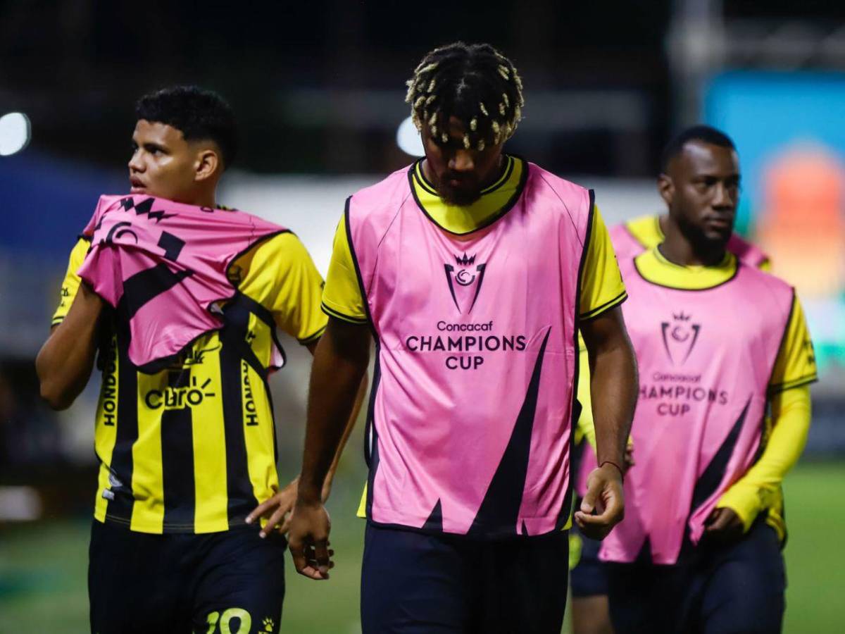 Caras tristes y desconsuelo en los jugadores de Real España en la goleada ante LAFC