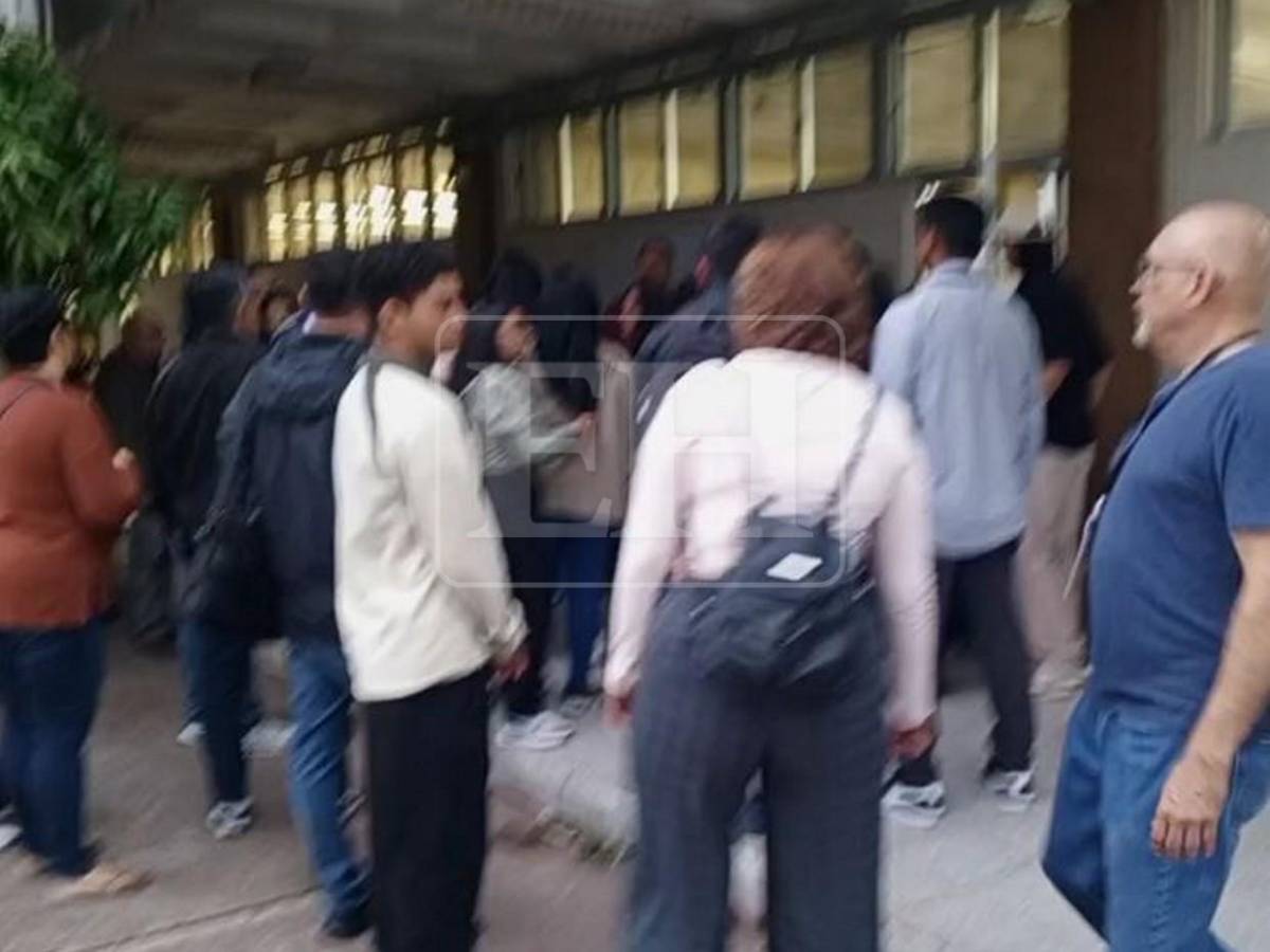 Hondureños madrugaron a esperar apertura de urnas para votar