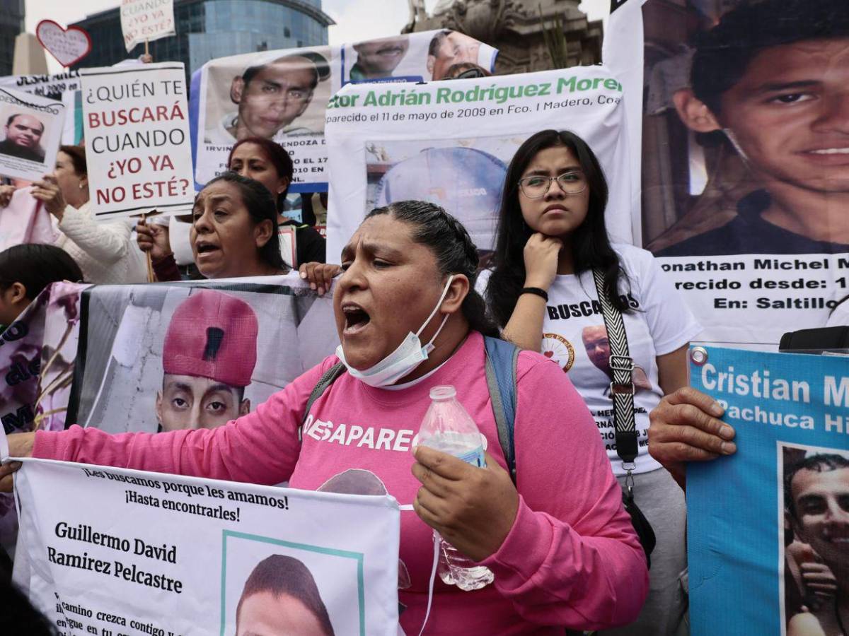 Madres mexicanas marchan el Día de las Madres para exigir justicia por sus hijos desaparecidos