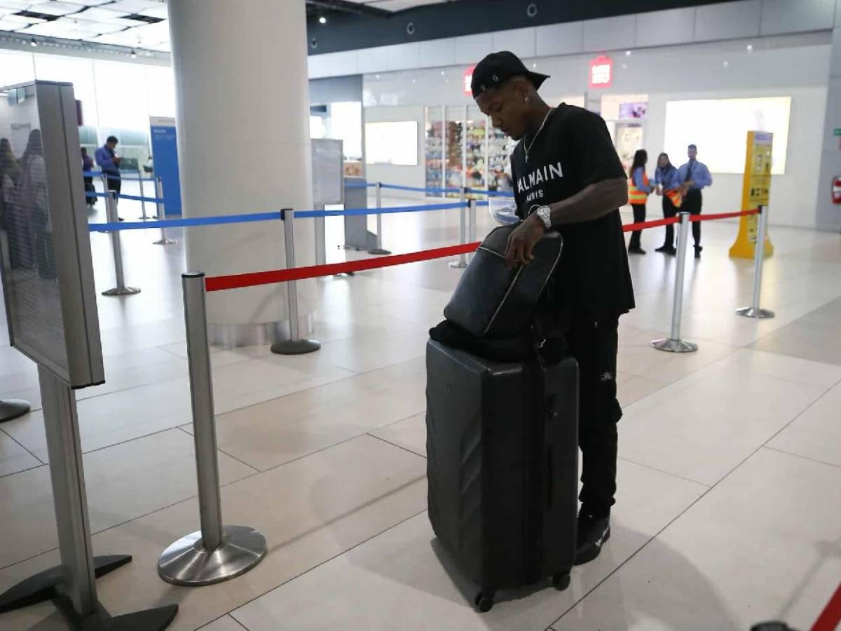 Julián junto a bella chica y Luis Palma solicitado: Legionarios viajan tras Honduras vs Nicaragua