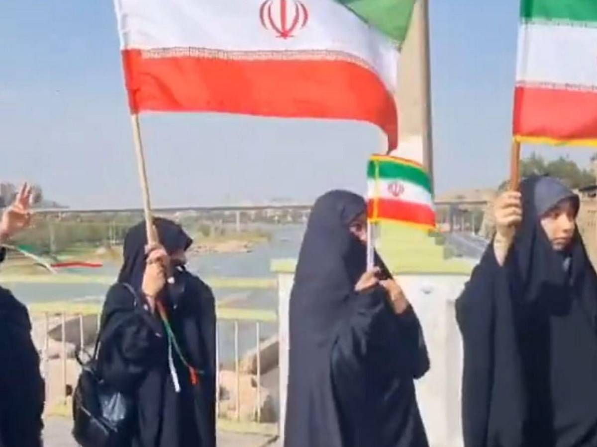 Hasta niños forman cadenas humanas ante amenaza de Trump: morirá toda una civilización